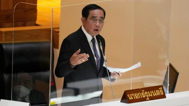 Thủ tướng Thái Lan bị tòa án đình chỉ chức vụ - 1