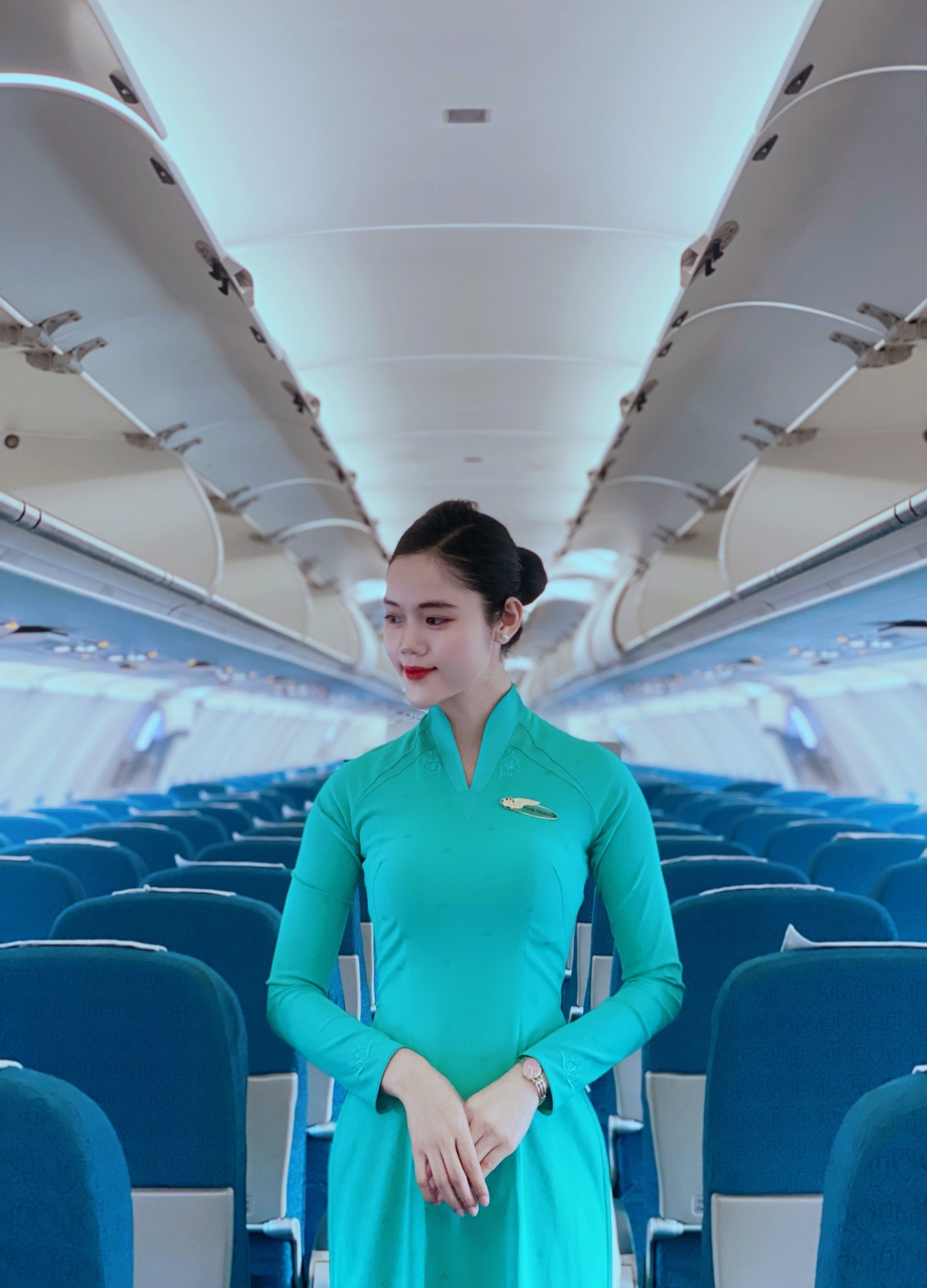 2 nữ tiếp viên hàng không xinh đẹp, hút trăm nghìn bình luận khi dự thi... 2 nữ tiếp viên hàng không xinh đẹp, hút trăm nghìn bình luận khi dự thi...