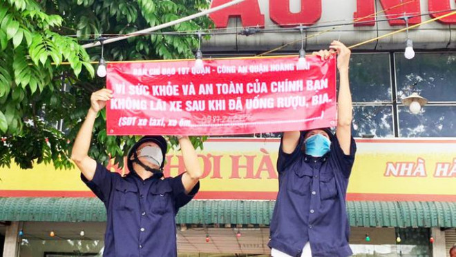 Một quận ở Hà Nội lập tổ “xe ôm” miễn phí đưa người nhậu say về nhà - 1