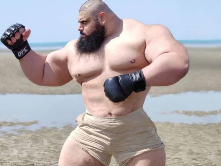 ”Hulk Iran” 174kg bị đấm co rúm toàn thân, cơ bắp khổng lồ chỉ là giả tạo