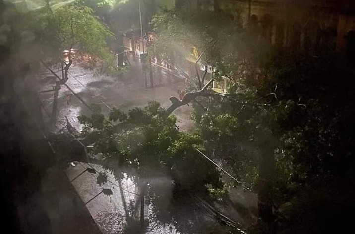 Đêm mất ngủ của người dân Quảng Ninh, Hải Phòng sau cuồng phong bão số 3 - 12