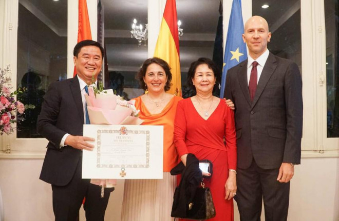 Ông Huỳnh Văn Hạnh được tặng huân chương Nữ hoàng Tây Ban Nha - 3