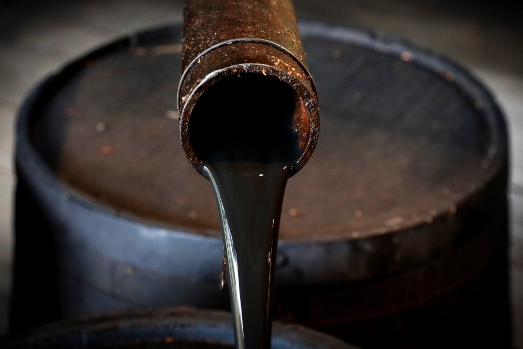 Giá xăng dầu hôm nay 29/8: Tiếp tục tăng khi nguồn cung bị hạn chế - 1