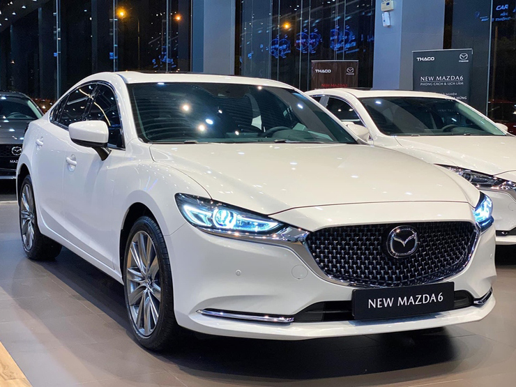 Đại lý giảm giá 60 triệu đồng cho Mazda6, có tặng kèm phụ kiện