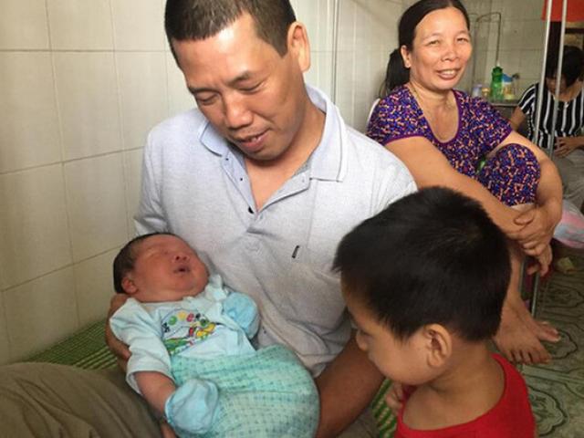 Lọt lòng nặng 7,1kg, bé trai sơ sinh nặng nhất Việt Nam giờ ra sao?