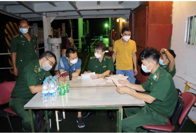 8 người Myanmar trôi dạt trên biển được đưa vào Bà Rịa - Vũng Tàu - 2