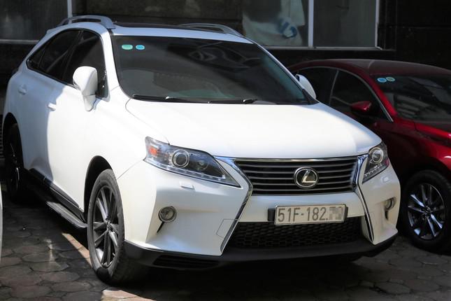 Lexus RX350 mang biển giả TP.HCM bị bắt ở Hà Nội - 1