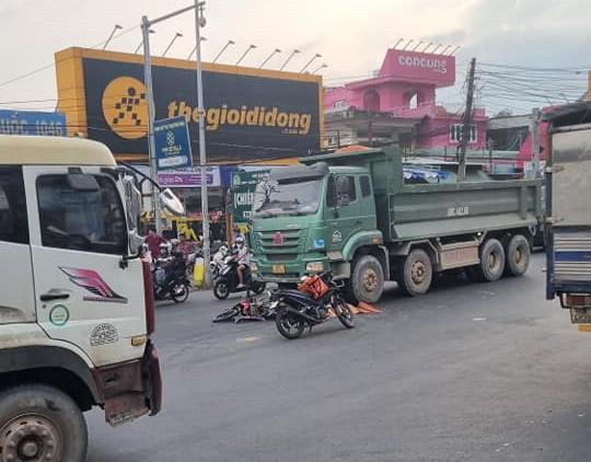 Đồng Nai: Nữ sinh bị xe ben tông tử vong trên đường đi học về, giao thông ùn ứ trên Quốc lộ 1 - 1