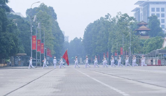 Trang nghiêm nghi lễ thượng cờ ngày Quốc khánh ở quảng trường Ba Đình - 1