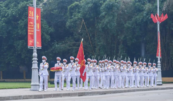 Trang nghiêm nghi lễ thượng cờ ngày Quốc khánh ở quảng trường Ba Đình - 2