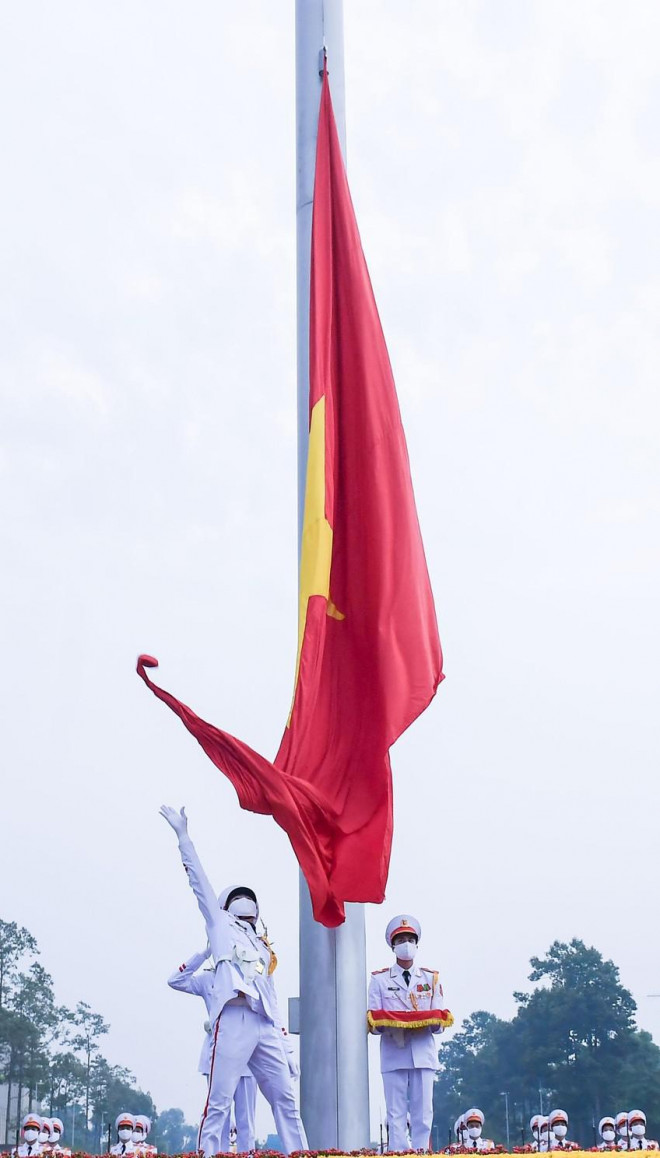 Trang nghiêm nghi lễ thượng cờ ngày Quốc khánh ở quảng trường Ba Đình - 6