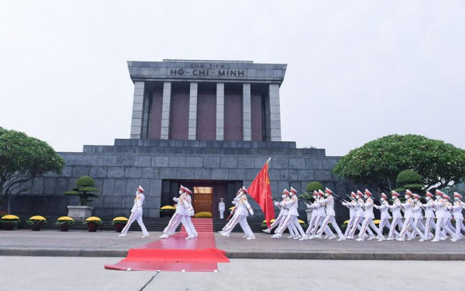 Trang nghiêm nghi lễ thượng cờ ngày Quốc khánh ở quảng trường Ba Đình - 10