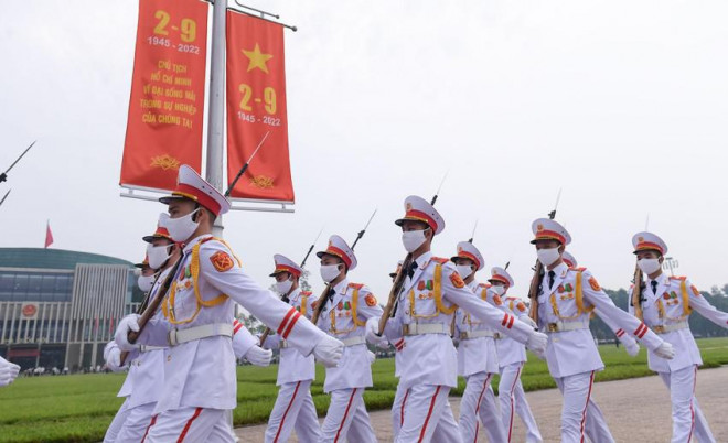 Trang nghiêm nghi lễ thượng cờ ngày Quốc khánh ở quảng trường Ba Đình - 9