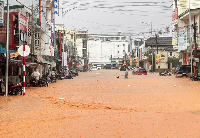 "息苦しい"  コンクリートと温室のため、大雨が降ると、ダラットは再び浸水します - 6