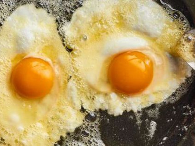 Người bị bệnh gan có được ăn trứng không?