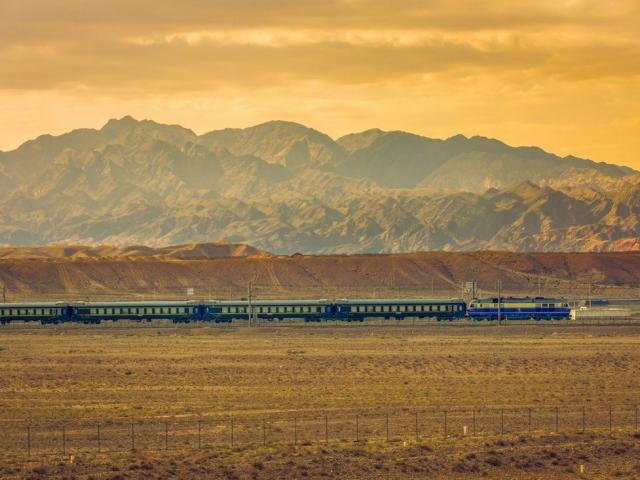 รถไฟความเร็วสูงที่ยาวที่สุดในโลก: ทำไมรถไฟถึงวิ่งช้าลง?