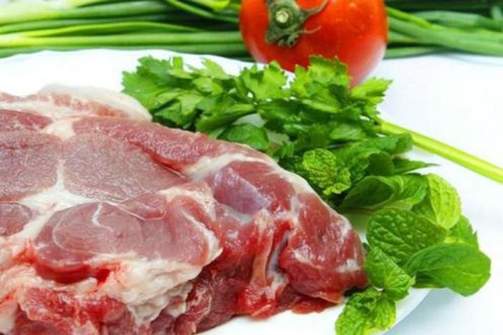 Dấu hiệu mắc bệnh liên cầu lợn khi ăn thịt chưa nấu chín - 1