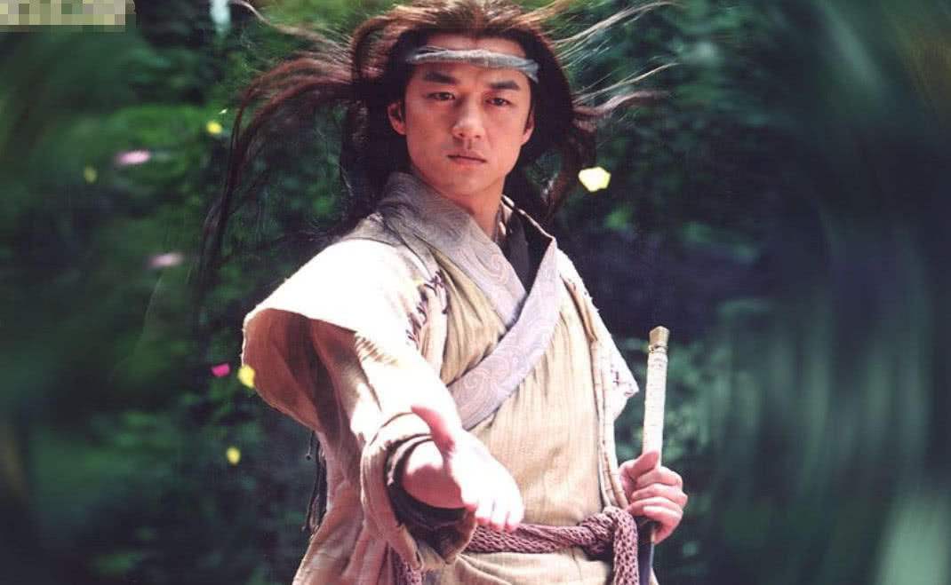 &#34;Lệnh Hồ Xung” lộ diện mạo tiều tụy vì vỡ nợ nghìn tỷ, vợ hoa hậu kém 19 tuổi ra sao? - 1