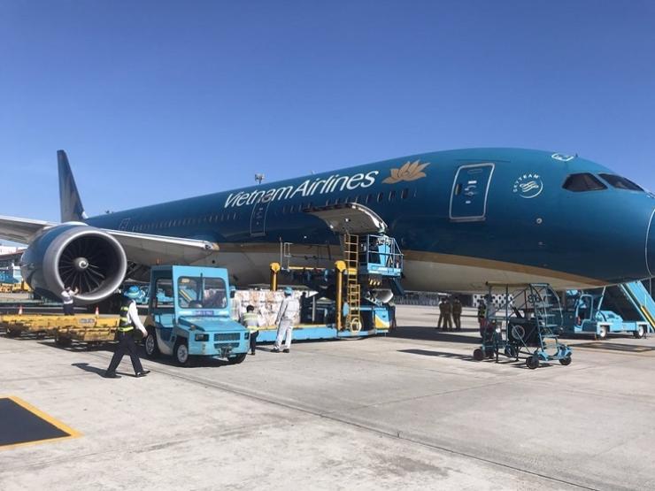 Kinh doanh - 2,2 tỷ cổ phiếu Vietnam Airlines đối diện nguy cơ bị hủy niêm yết bắt buộc