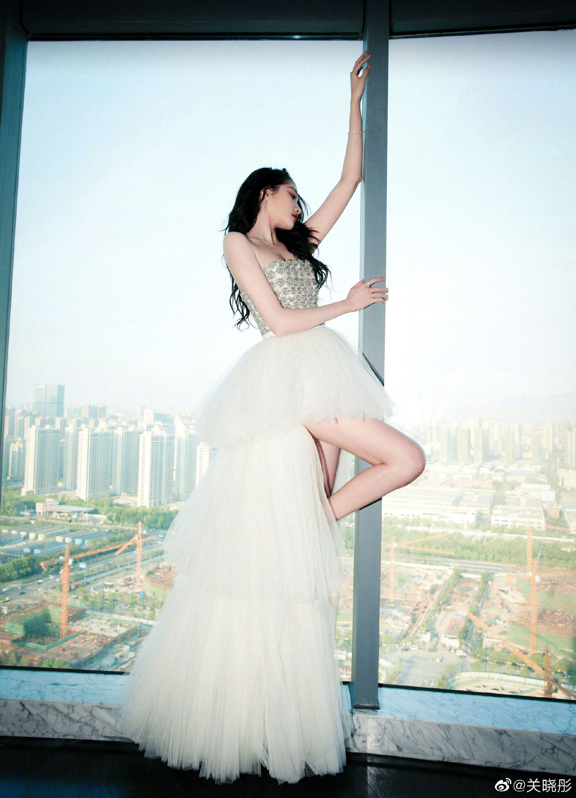 Sở hữu đôi chân dài 1m10 đây mới là mỹ nhân có tỷ lệ cơ thể đẹp nhất Trung Quốc - 7