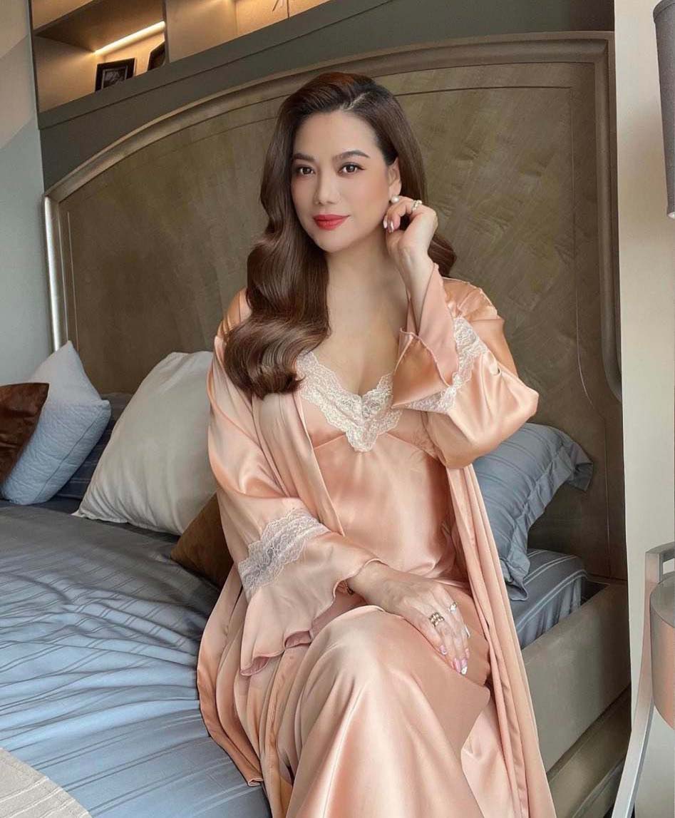 Trương Ngọc Ánh diện váy ngủ khoe vẻ đẹp rất đỗi đàn bà ở tuổi 46 - 3