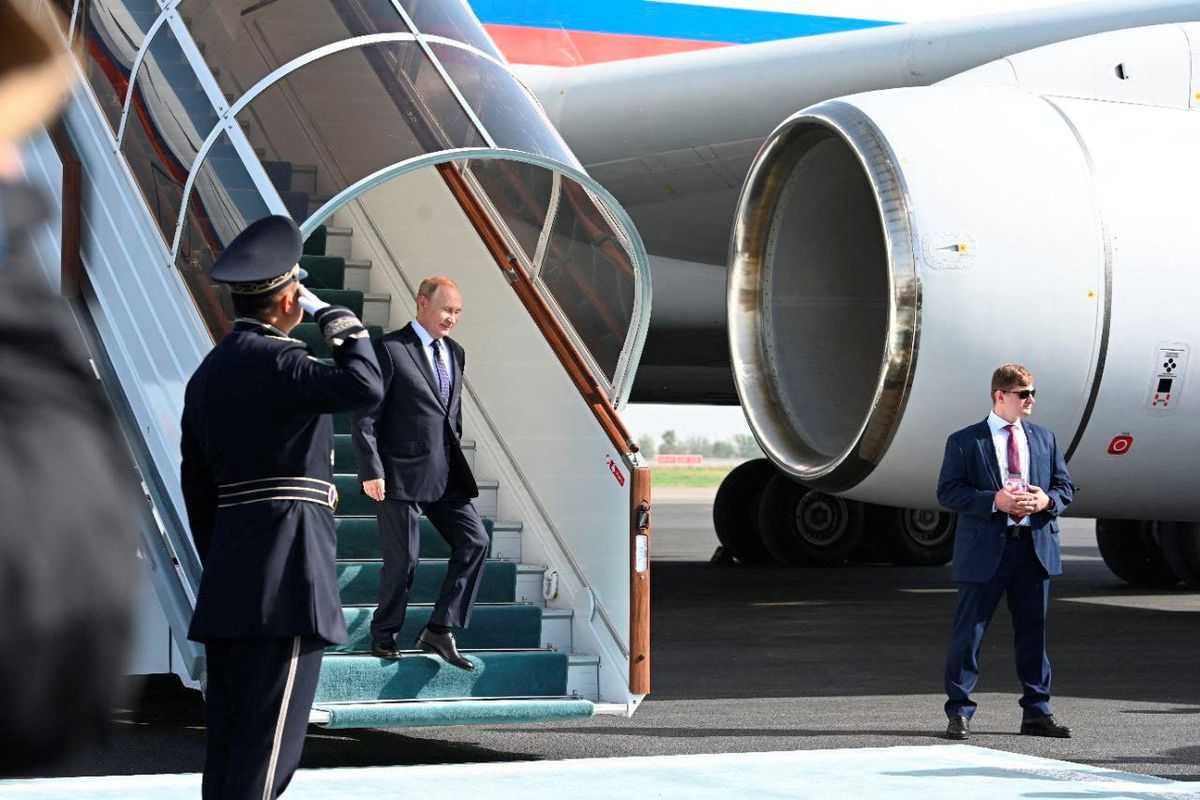 Video: Ông Putin đặt chân tới Uzbekistan, chuẩn bị gặp ông Tập - 1