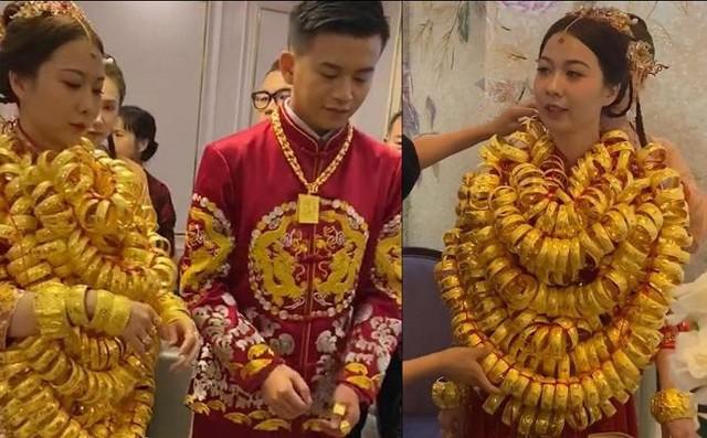 Cô dâu đeo vàng kín cổ trong đám cưới, của hồi môn chất đầy vali khiến dân mạng choáng chợp Cô dâu đeo vàng kín cổ trong đám cưới, của hồi môn chất đầy vali khiến dân mạng choáng chợp