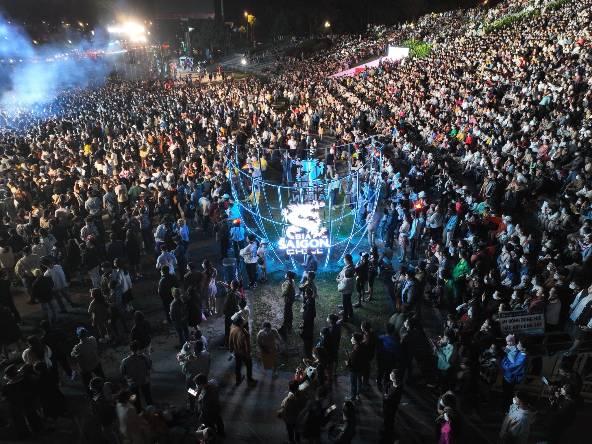 The Chill Fest mang cả "bãi biển” đổ bộ Hà Nội "Chơi lớn" quá!