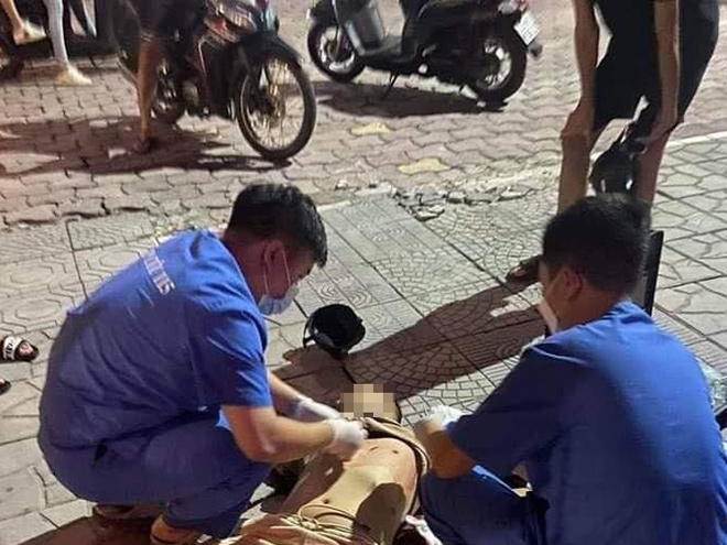 Xôn xao clip thanh niên bị đâm gục trên phố Hà Nội, công an thông tin ban đầu - 1