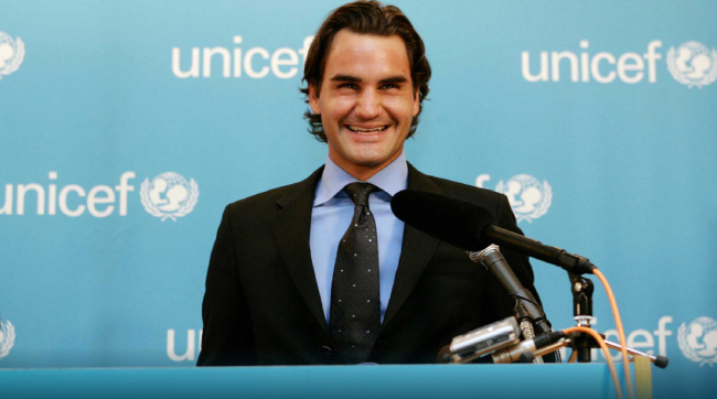 Làm đại sứ cho UNICEF vào 2006.
