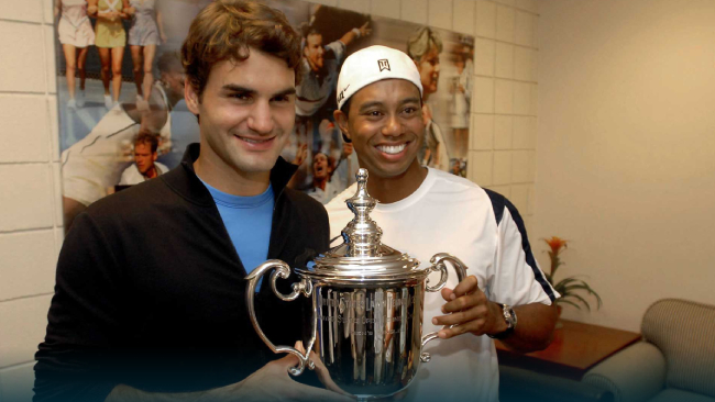 Federer chụp ảnh với huyền thoại Golf, Tiger Woods tại US Open 2006.
