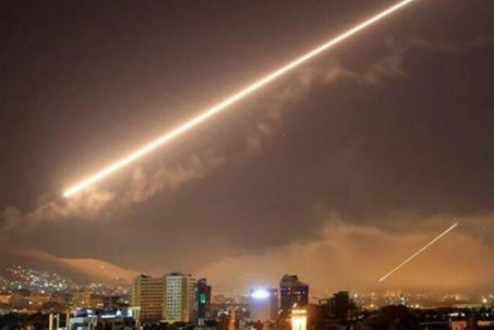 Syria tố Israel bắn phá thủ đô trong đêm khiến nhiều binh sĩ thiệt mạng