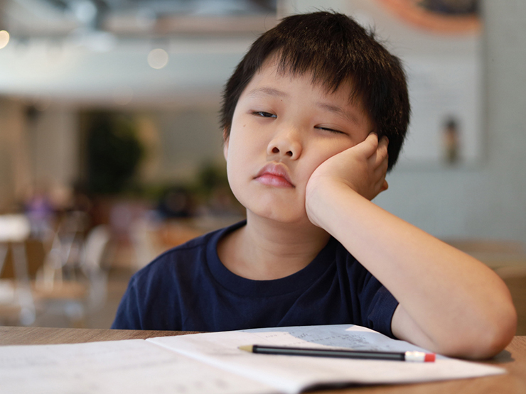 Trẻ hay trì hoãn, lười làm bài tập về nhà, cha mẹ nên làm gì? - 1