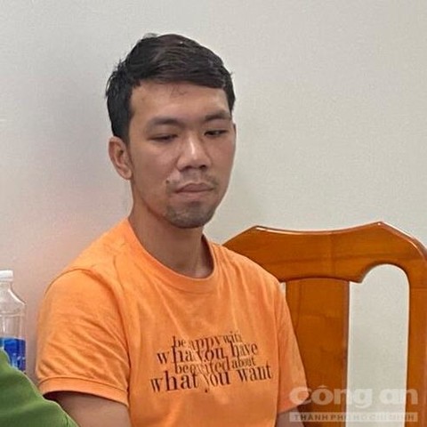 Vụ chở thi thể người tình đi tự thú: Gây án xong nghi phạm lau sạch vết máu trên xe - 1