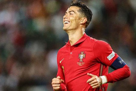 Ronaldo nguy cơ vắng mặt World Cup vì dự bị ở MU: Báo Bồ Đào Nha lo lắng