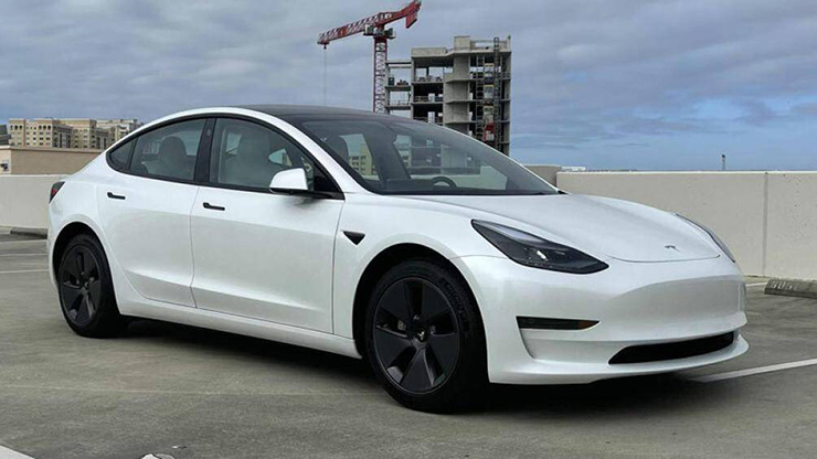 1. Tesla Model 3 (doanh số: 244 nghìn chiếc, chiếm 7,4% thị phần)
