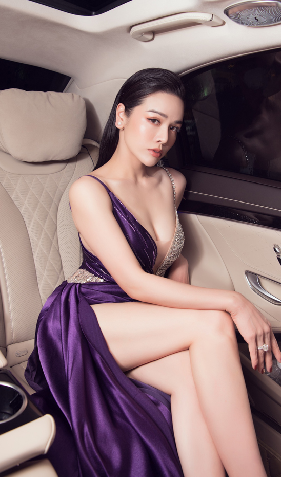 “Cô hầu gái hot nhất màn ảnh” Nhật Kim Anh vén áo khoe bụng múi cuồn cuộn gây choáng - 9
