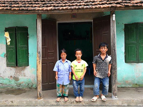 Cuộc sống nhiều đổi thay của gia đình 3 người lùn ở Hưng Yên - 1