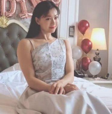 Cô dâu khoe cơ bắp cuộn cuộn trong ngày cưới khiến chú rể, quan khách "đứng hình" - 2