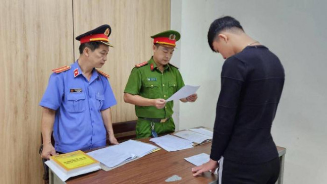 Khởi tố nam thanh niên tông 2 cảnh sát 113 Đà Nẵng bị thương - 1