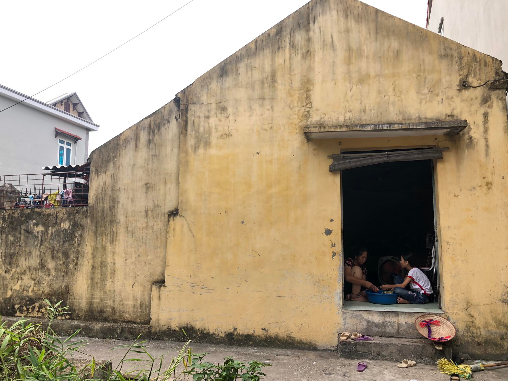 Tổ ấm mới của người phụ nữ có “đôi chân voi”, da lột như da rắn - 8