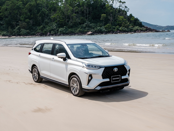Giá xe Toyota Veloz Cross niêm yết và lăn bánh tháng 9/2022