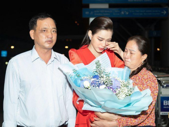 Đỗ Thị Hà: "Bố mẹ làm nông, tôi vẫn đăng quang hoa hậu" - 1