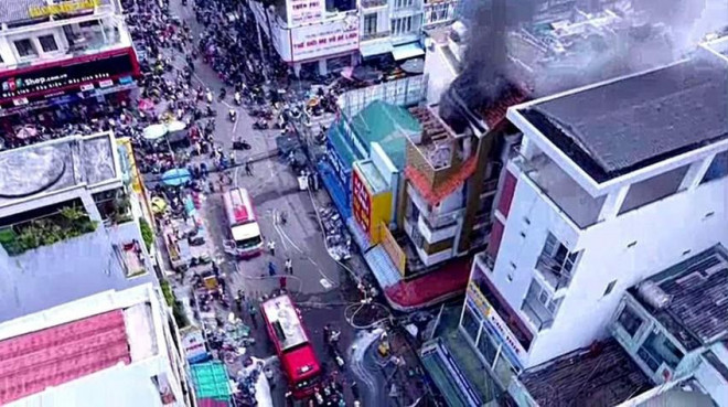 Cháy lớn tại cửa hàng phụ tùng xe máy ở Bình Thuận - 1