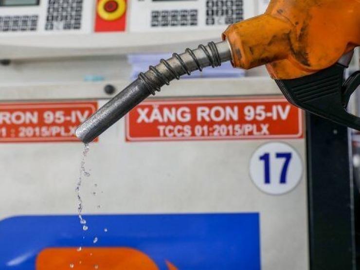 Nóng tuần qua: Giá xăng dầu đồng loạt giảm lần thứ 8