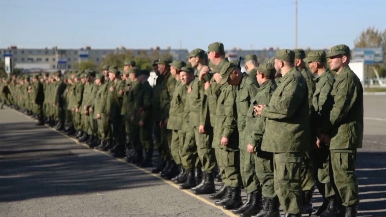 Tổng thống Ukraine Zelensky hứa 3 điều nếu lính Nga đầu hàng - 1