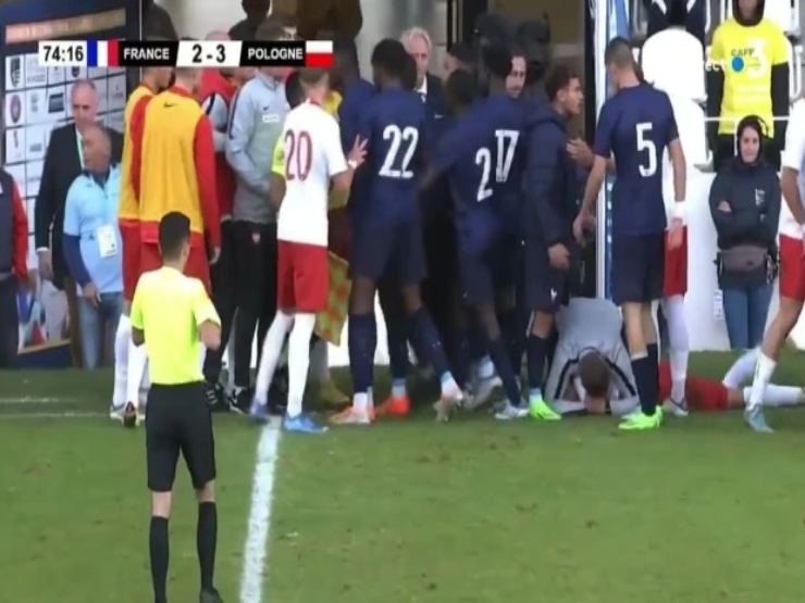 Tuyển trẻ Pháp ẩu đả kinh hoàng nhận 4 thẻ đỏ, bị xử thua 0-3 khi đấu Ba Lan