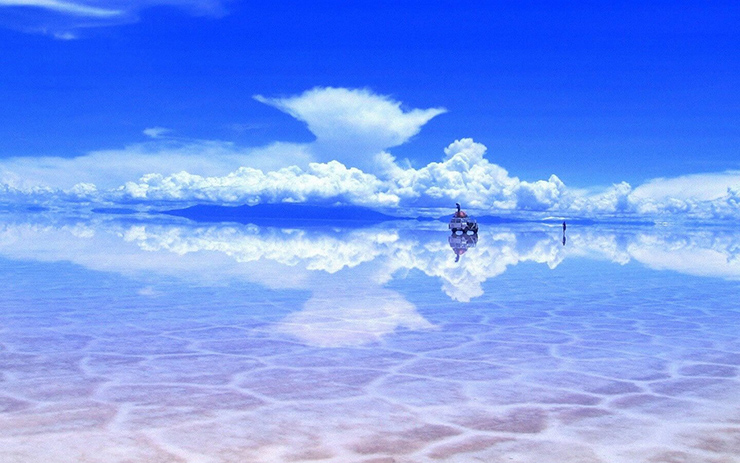 Salar De Uyuni, Bolivia: Cánh đồng muối lớn nhất thế giới này là một trong những địa điểm kỳ lạ nhất trên hành tinh. Nó cũng là tấm gương tự nhiên lớn nhất thế giới khi một lớp nước mỏng hình thành trên bề mặt. Salar de Uyuni là tàn tích khô cạn của một hồ nước thời tiền sử, để lại một cánh đồng muối trắng sáng, đá granit và những hòn đảo xương rồng.
