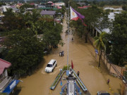 Bão Noru quét qua đảo chính Luzon, Tổng thống Philippines nói điều "may mắn"