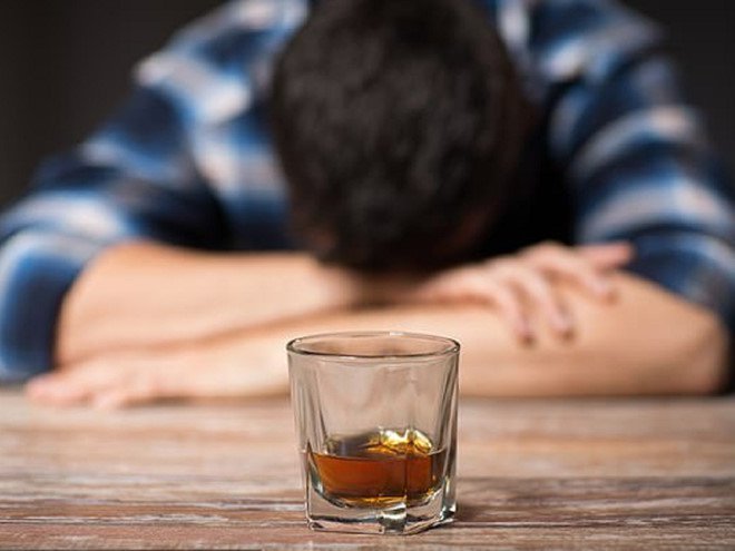 Uống rượu bỗng dưng nhanh say hơn, ngày hôm sau người đàn ông liệt cứng tứ chi - 1